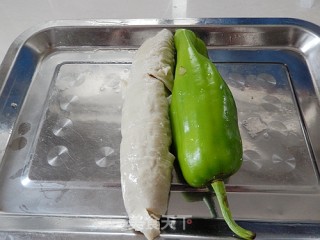 豆豉青椒炒面筋的做法步骤：1