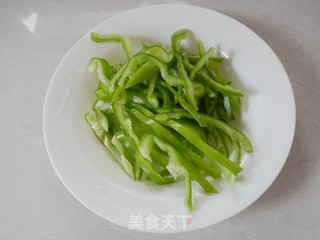 豆豉青椒炒面筋的做法步骤：3