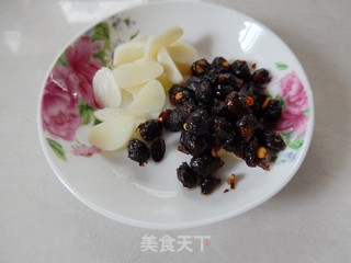 豆豉青椒炒面筋的做法步骤：4