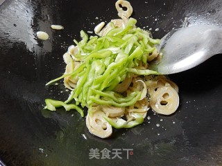 豆豉青椒炒面筋的做法步骤：7