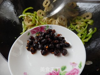 豆豉青椒炒面筋的做法步骤：8
