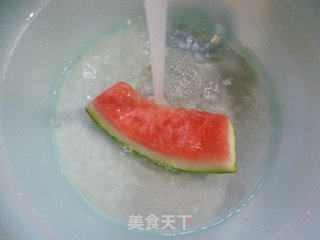 开洋芹菜炒西瓜皮的做法步骤：5