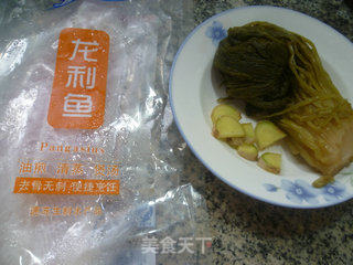雪菜炒龙利鱼的做法步骤：1
