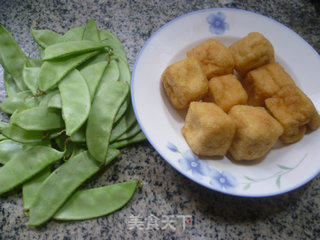 扁豆炒油豆腐的做法步骤：1