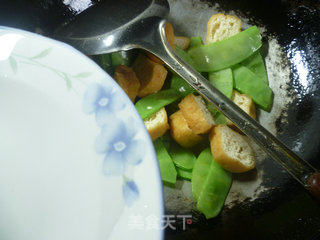 扁豆炒油豆腐的做法步骤：6