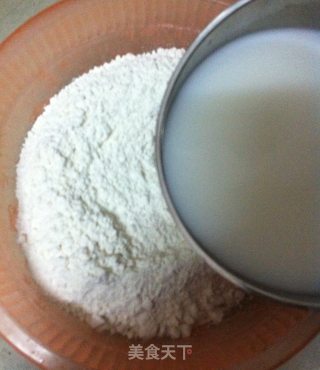 葱香肉包子的做法步骤：2