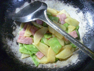 培根扁豆炒土豆的做法步骤：13