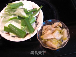 大葱咸菜炒叉烧的做法步骤：1