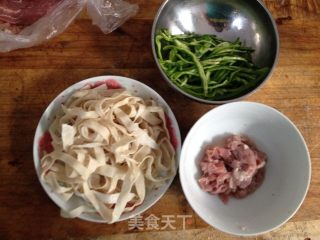 炒烙馍的做法步骤：1