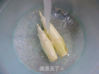 羊尾笋茭白炒毛豆的做法步骤：3