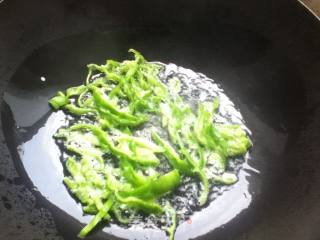 酸辣鸡腿菇的做法步骤：4