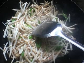 酸辣鸡腿菇的做法步骤：5