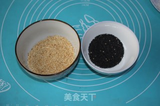 黑白芝麻饼干的做法步骤：2