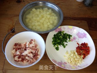 酱香土豆肉丁焖饭的做法步骤：1
