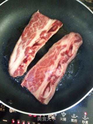 初次de香煎牛仔骨的做法步骤：2