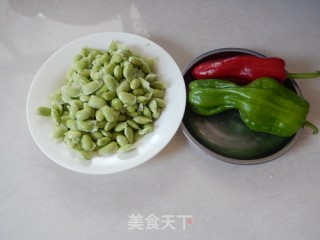 双椒炒毛豆仁的做法步骤：1