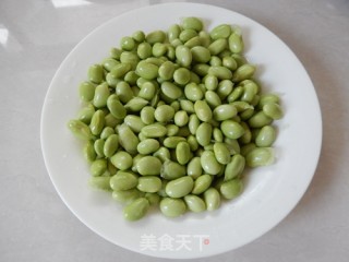 双椒炒毛豆仁的做法步骤：2