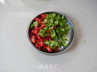 双椒炒毛豆仁的做法步骤：3