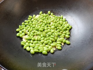 双椒炒毛豆仁的做法步骤：7