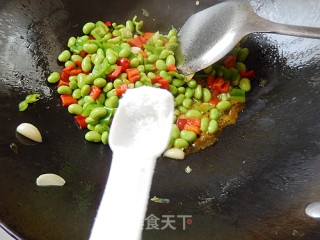 双椒炒毛豆仁的做法步骤：10