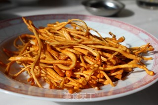 这种鲜香你尝试过么——虫草菇排骨汤的做法步骤：2