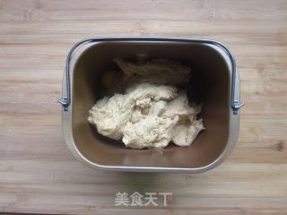 【黑啤红糖桂圆面包】用啤酒做出美味养生大面包的做法步骤：5