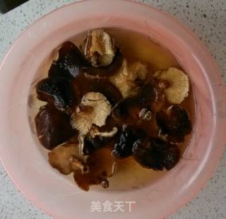 自创~蒜香水饺的做法步骤：1