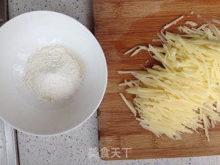 香煎土豆饼的做法步骤：2