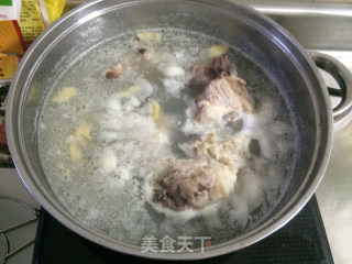 莲藕筒骨汤--清火滋补型汤的做法步骤：2