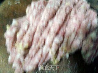 青椒酿肉的做法步骤：1