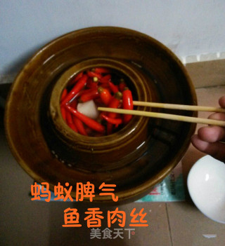 鱼香肉丝的做法步骤：1