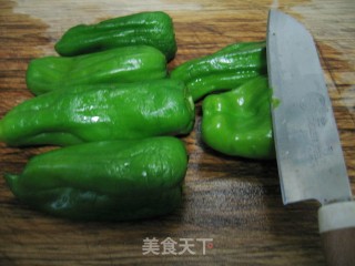 虎皮青椒的做法步骤：1