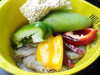 鲜芒辣味虾的做法步骤：1