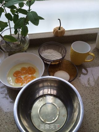 戚风蛋糕的做法步骤：1