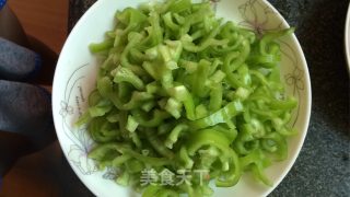 青椒炒肉的做法步骤：1