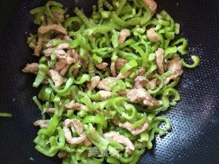 青椒炒肉的做法步骤：6