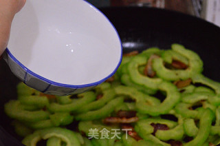 苦瓜炒五花肉片的做法步骤：6