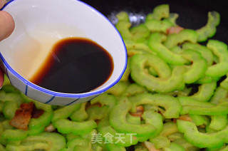 苦瓜炒五花肉片的做法步骤：9