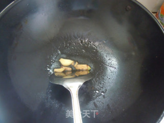清热利湿好豆子---蚕豆炖排骨的做法步骤：4