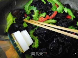苦瓜拌秋耳的做法步骤：6