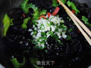苦瓜拌秋耳的做法步骤：7