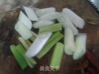 蒜瓣烧牛蛙的做法步骤：4