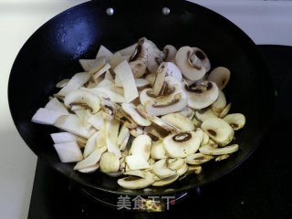 双菇烩肉丸的做法步骤：4