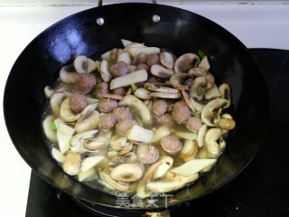 双菇烩肉丸的做法步骤：6