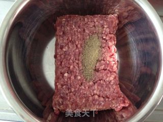 牛肉汉堡的做法步骤：1