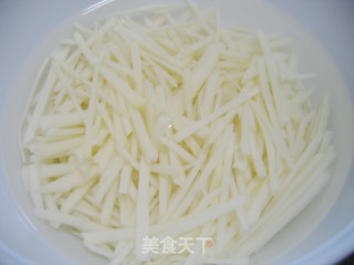 小窍门——醋溜土豆丝的做法步骤：1