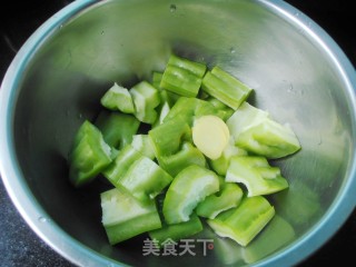 清热解暑--银鱼干苦瓜汤的做法步骤：3