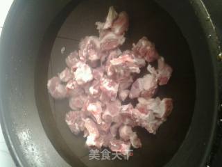 糖醋排骨的做法步骤：2