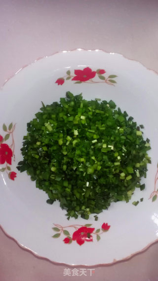 韭菜鸡蛋包子的做法步骤：3