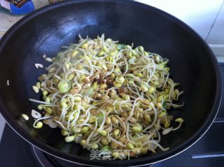 黄豆芽炒饭的做法步骤：3